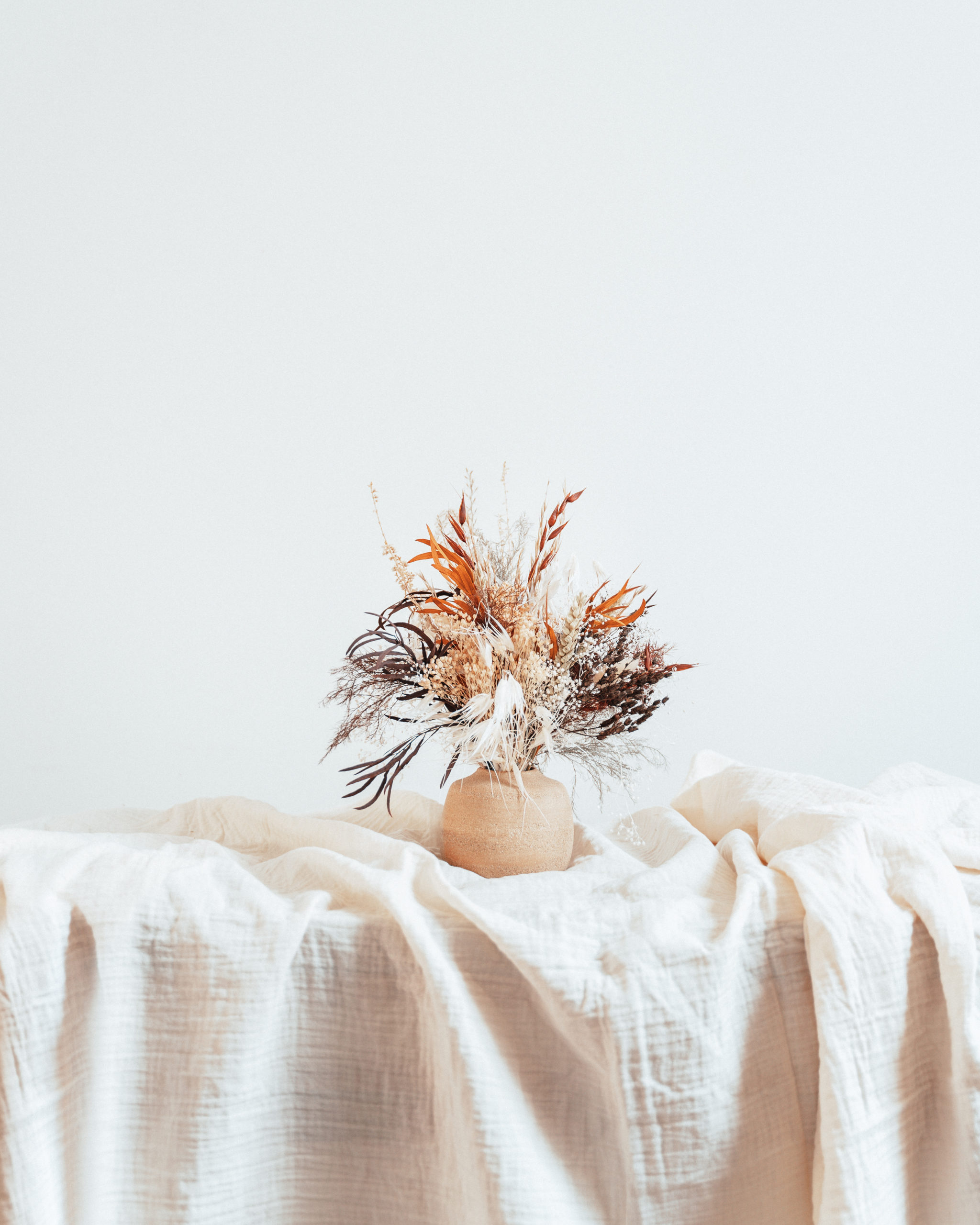 Bouquet de fleurs séchées Nantosuelta et son vase en grés
