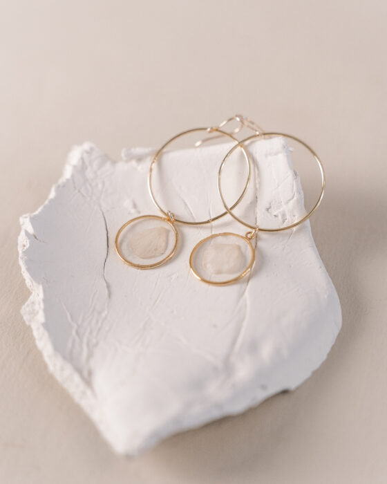 dormeuses boucles d'oreilles et hortensia blanc