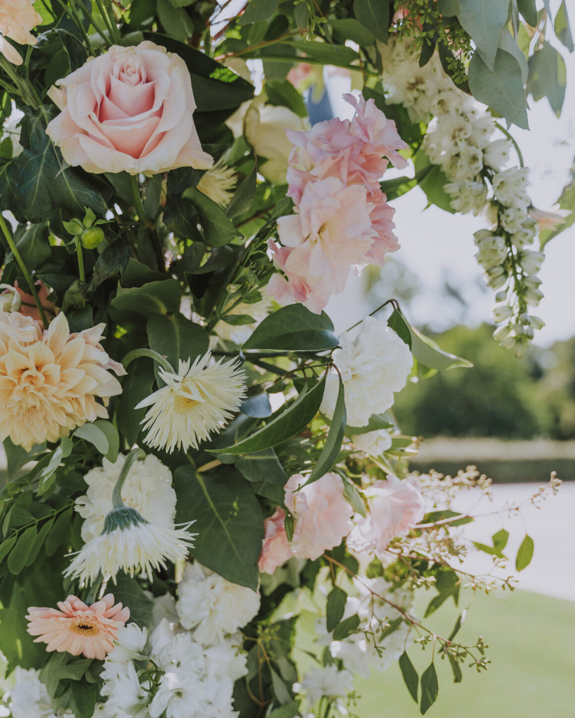 arche de mariage fleurs de saison