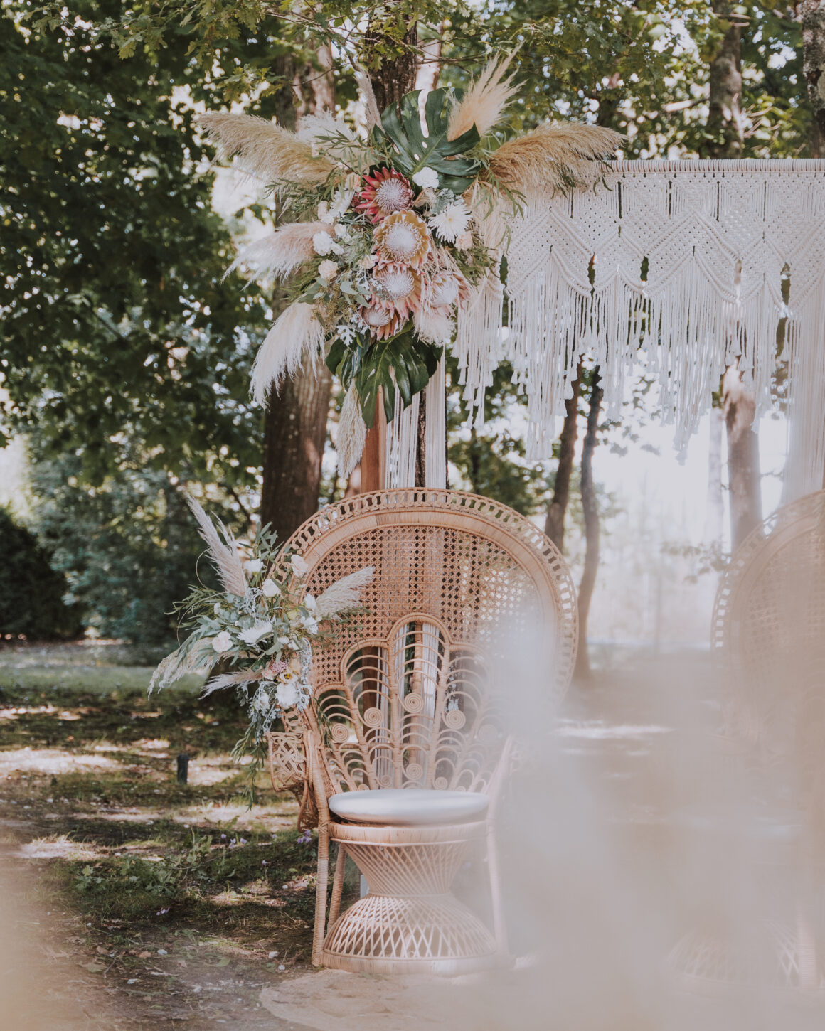 fauteuils Emmanuelle mariage et arche fleurie