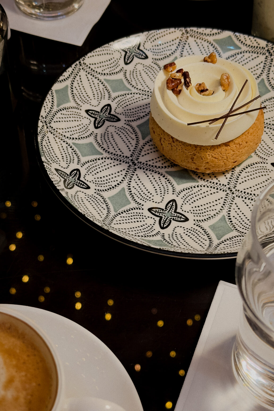 Photographie d'une pâtisserie signée Le Boudoir de Léa à l’InterContinental Bordeaux – Le Grand Hôtel
