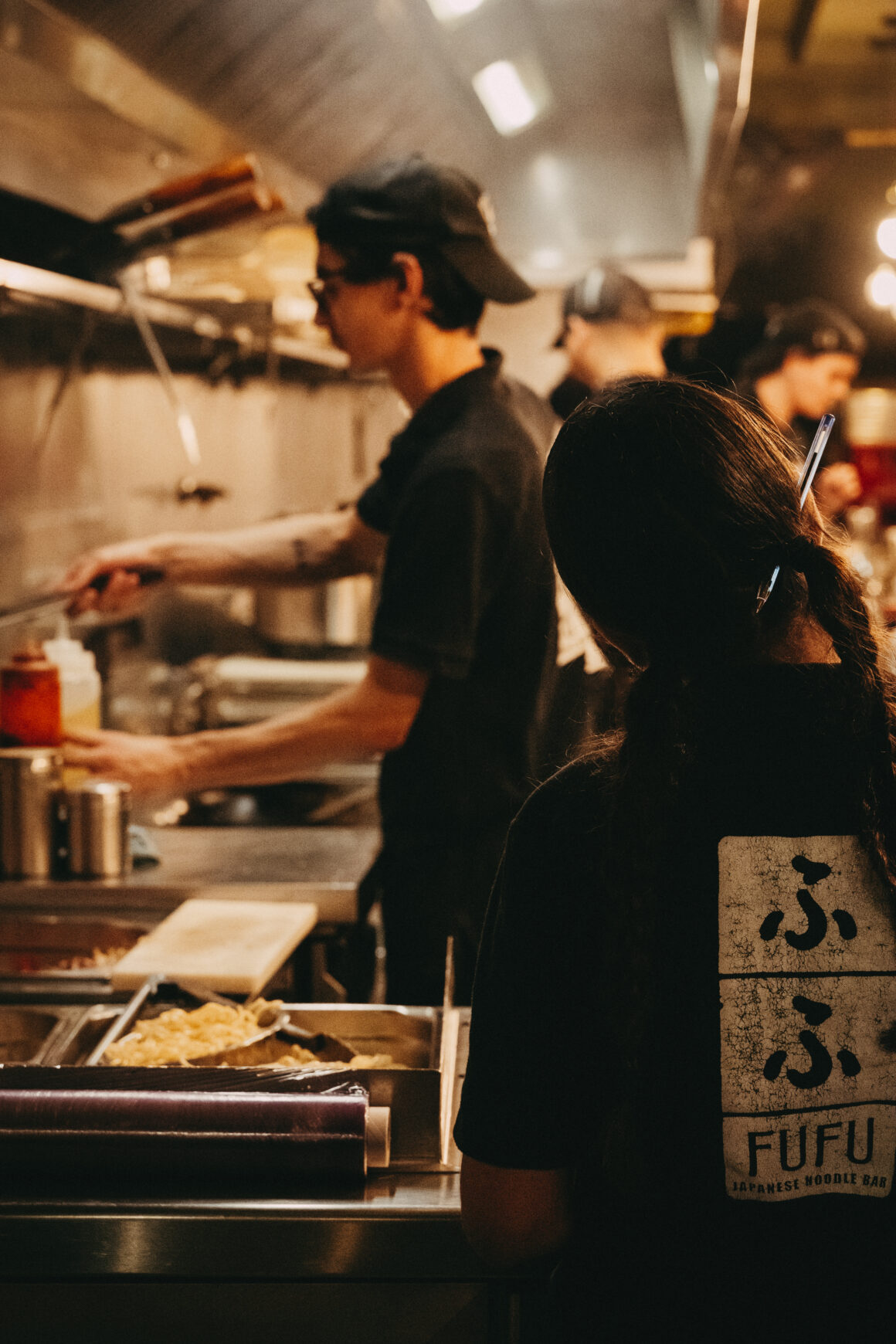 Équipe en cuisine chez FUFU Ramen, restaurant japonais à Bordeaux