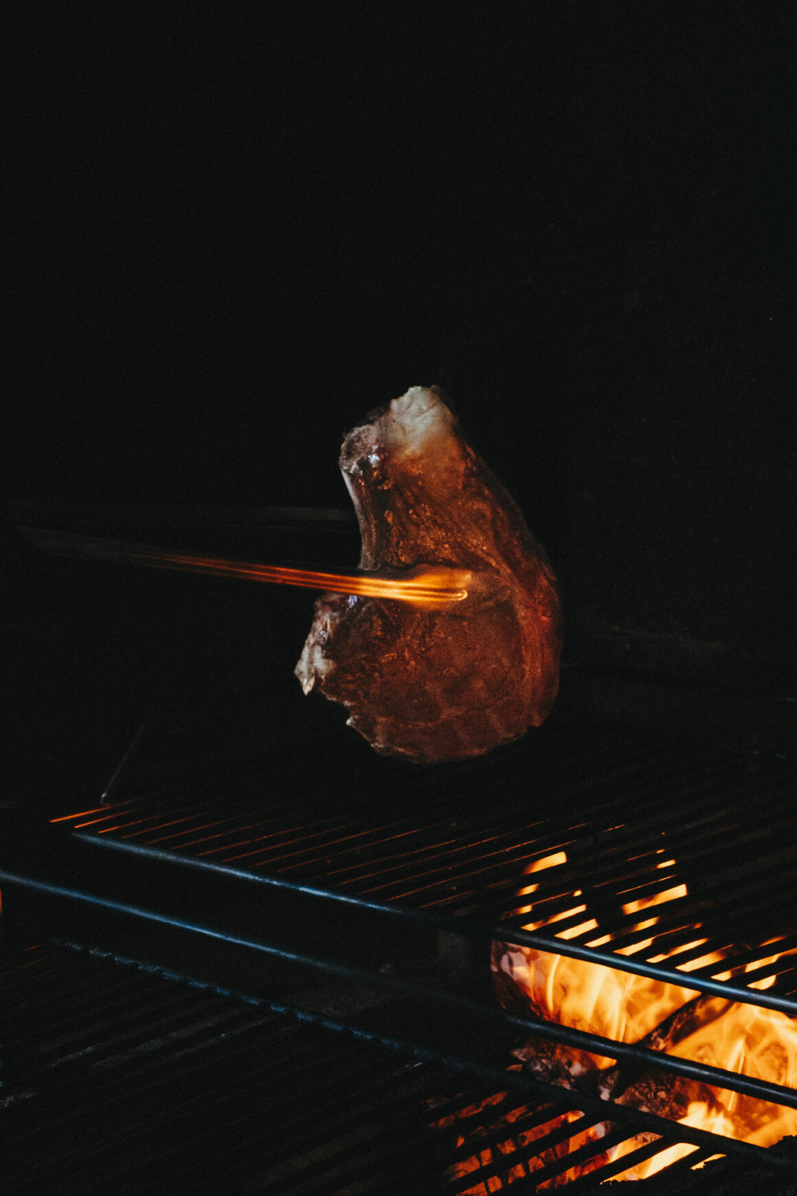 Pièce de viande grillée au feu de bois à A Mandria di Pigna en Corse