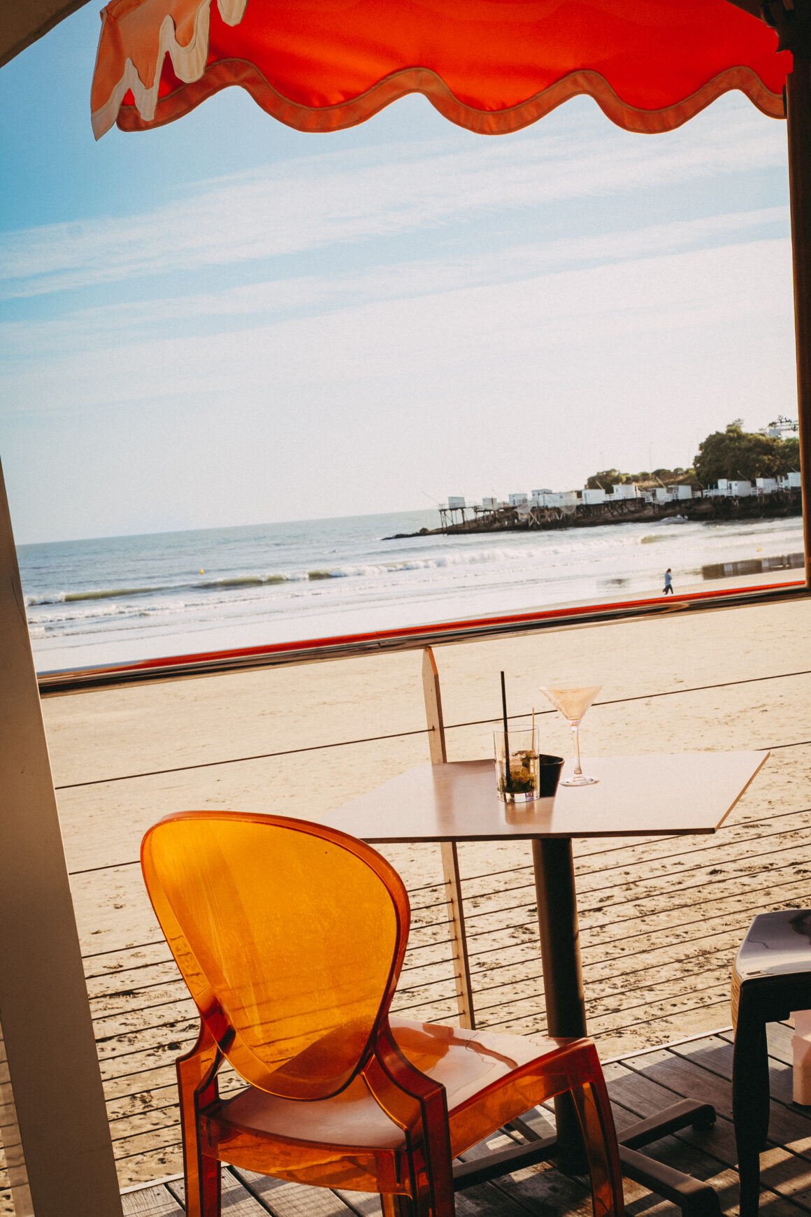Table de restaurant avec vue sur la plage de Pontaillac à Royan