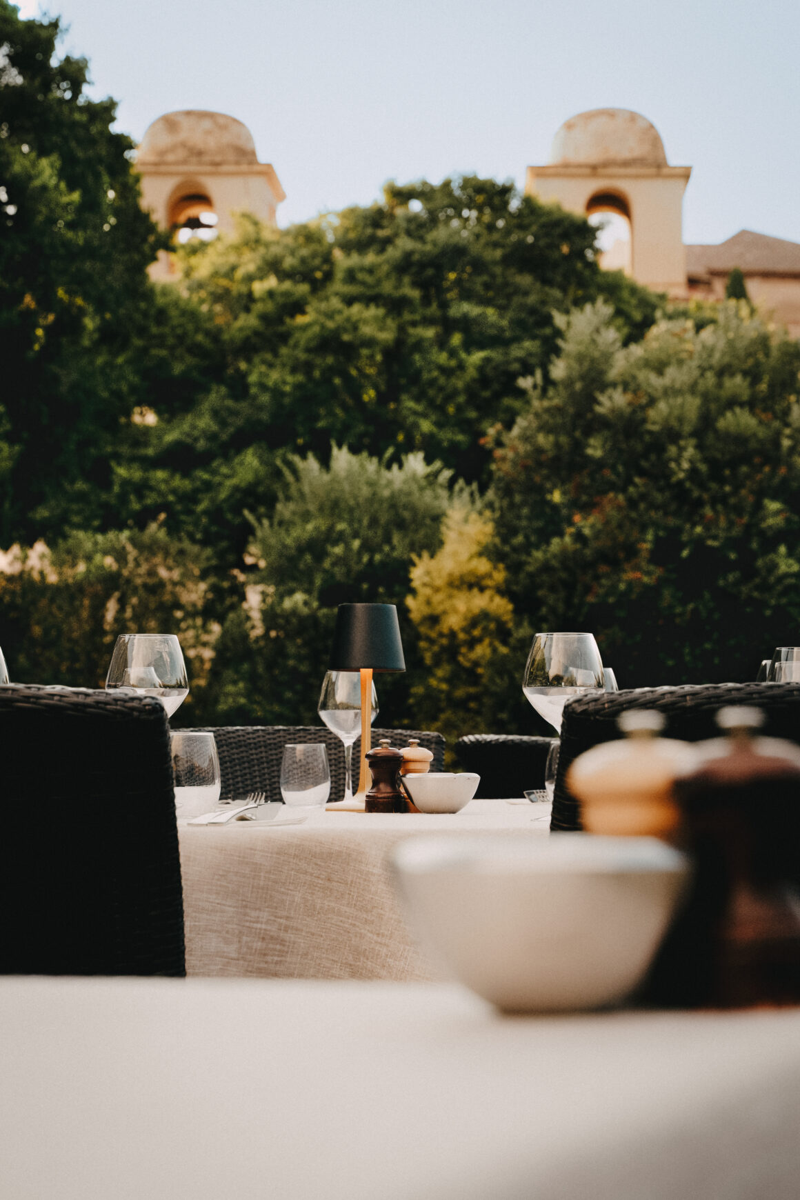 Terrasse du restaurant A Mandria di Pigna avec vue sur le village de Pigna en Corse